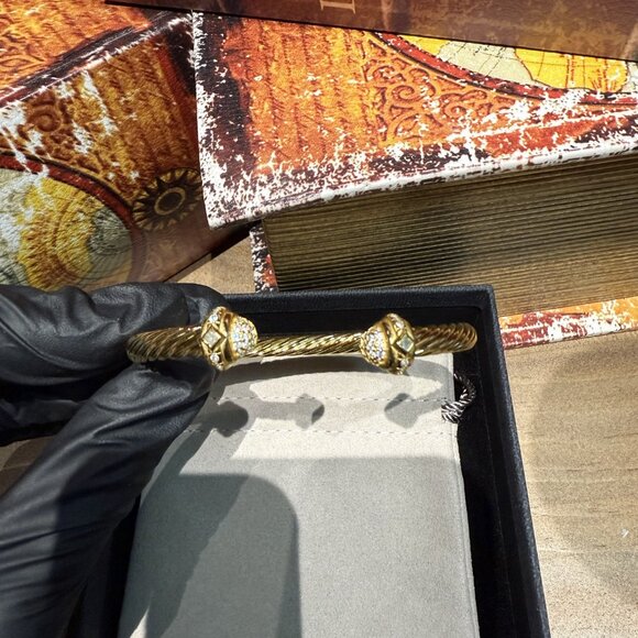 D̲a̲v̲i̲d̲ ̲Y̲u̲r̲m̲a̲n̲ 5mm Diamond Dome Cable Cuff Bracelet 18K Gold - Picture 2 of 7